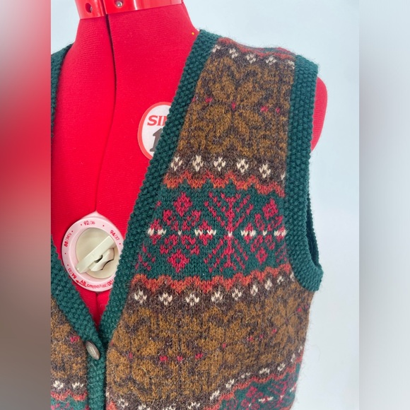 Vintage Lord & Taylor Wool Holiday Patterned Sweater Like Festive Vest - Picture 6 of 11